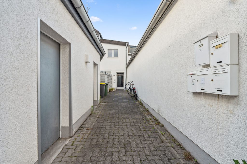 Gütelhöfer Immobilien - Immobilienangebot - Rheinbach - Alle - Kapitalanleger aufgepasst! 2 Gewerbe- und 4 Wohneinheiten mit 574m² vermietbarer Fläche im Zentrum