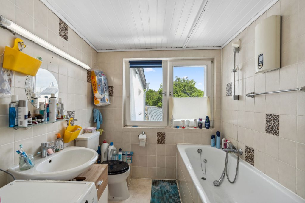 Gütelhöfer Immobilien - Immobilienangebot - Rheinbach - Alle - Kapitalanleger aufgepasst! 2 Gewerbe- und 4 Wohneinheiten mit 574m² vermietbarer Fläche im Zentrum