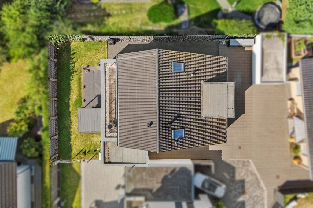 Gütelhöfer Immobilien - Immobilienangebot - Bergheim - Alle - Neuwertig und bezugsfrei! Großzügige 3-Zimmer-Obergeschoss-Wohnung mit Einbauküche und Balkon