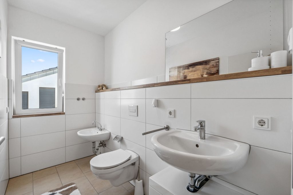 Gütelhöfer Immobilien - Immobilienangebot - Bergheim - Alle - Neuwertig und bezugsfrei! Großzügige 3-Zimmer-Obergeschoss-Wohnung mit Einbauküche und Balkon