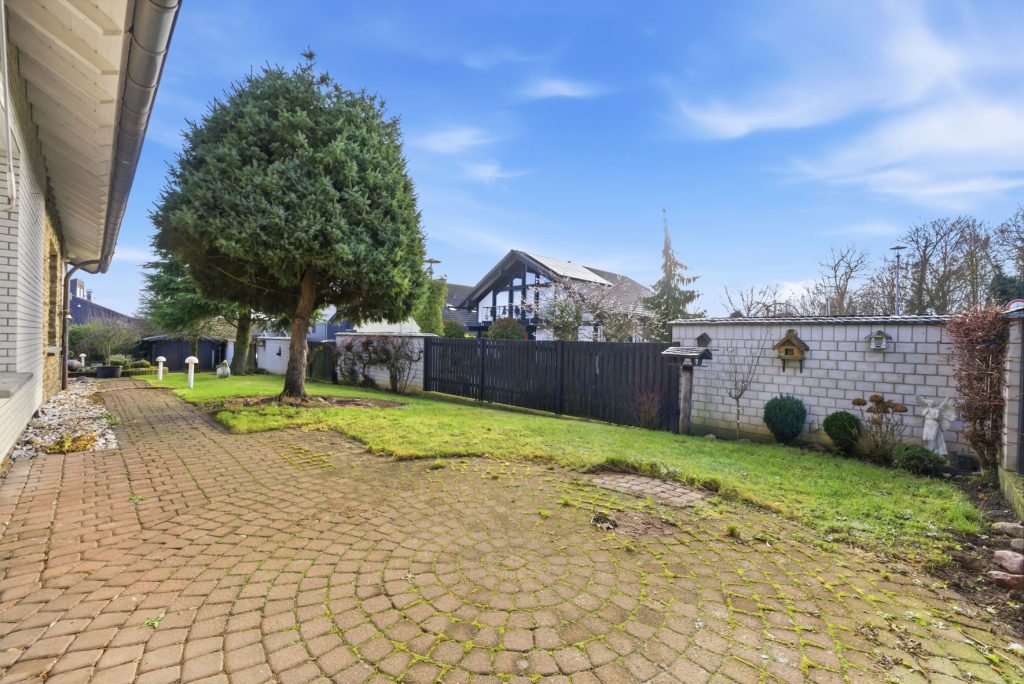 Gütelhöfer Immobilien - Immobilienangebot - Rheinbach / Todenfeld - Alle - Exklusives Anwesen mit Innenpool und Weitblick über die Voreifel auf einem 1.786m² Traumgrundstück!