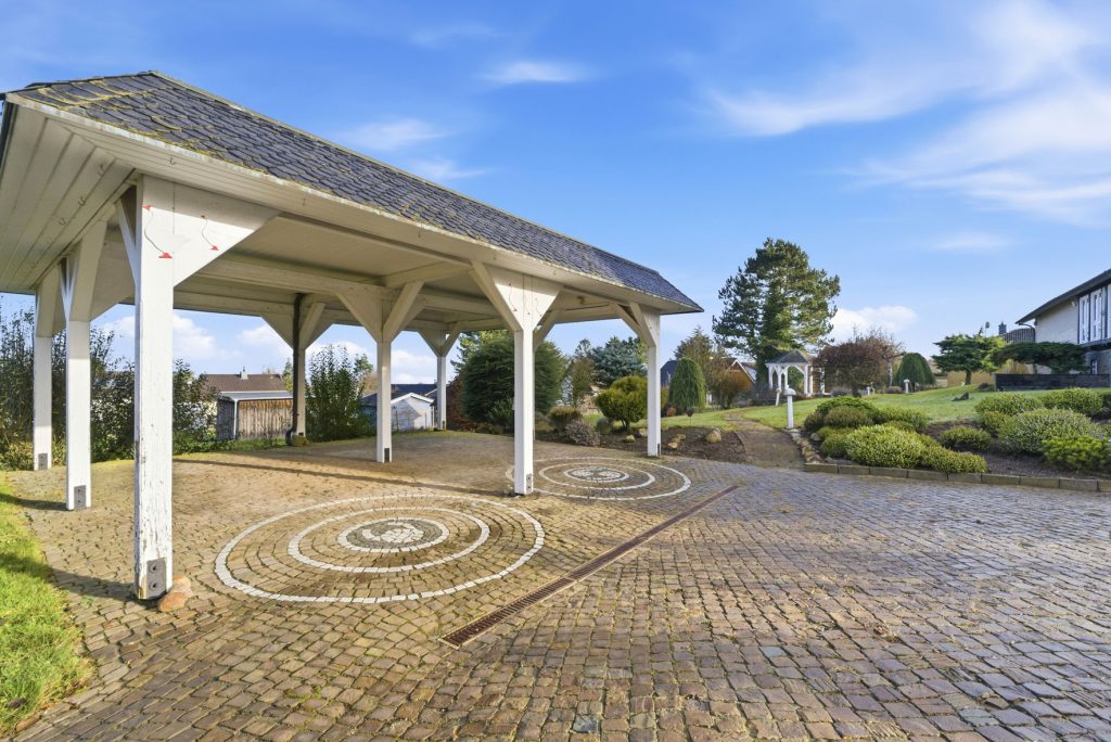 Gütelhöfer Immobilien - Immobilienangebot - Rheinbach / Todenfeld - Alle - Exklusives Anwesen mit Innenpool und Weitblick über die Voreifel auf einem 1.786m² Traumgrundstück!