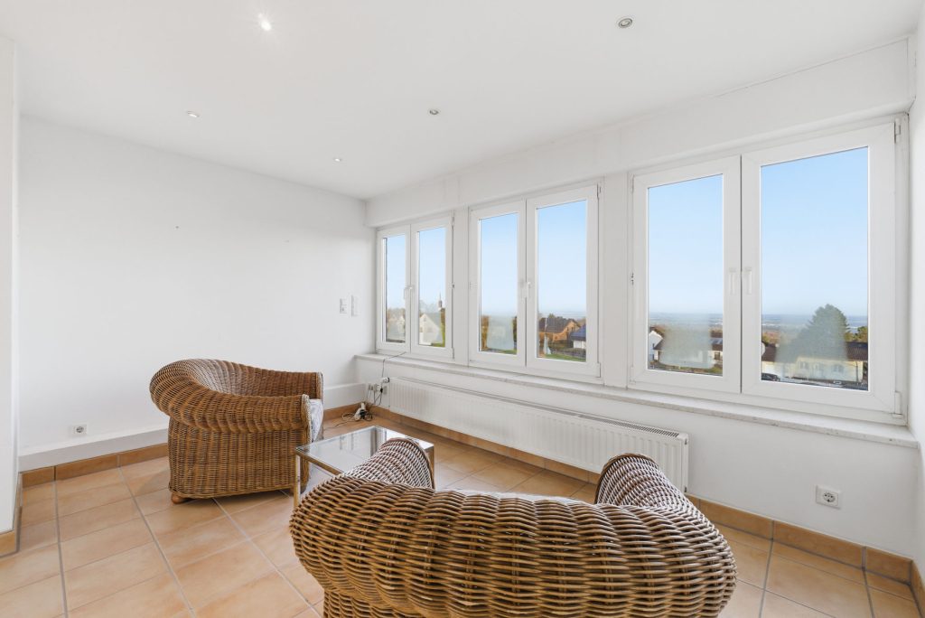 Gütelhöfer Immobilien - Immobilienangebot - Rheinbach / Todenfeld - Alle - Exklusives Anwesen mit Innenpool und Weitblick über die Voreifel auf einem 1.786m² Traumgrundstück!
