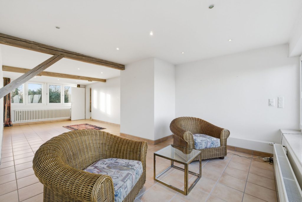Gütelhöfer Immobilien - Immobilienangebot - Rheinbach / Todenfeld - Alle - Exklusives Anwesen mit Innenpool und Weitblick über die Voreifel auf einem 1.786m² Traumgrundstück!