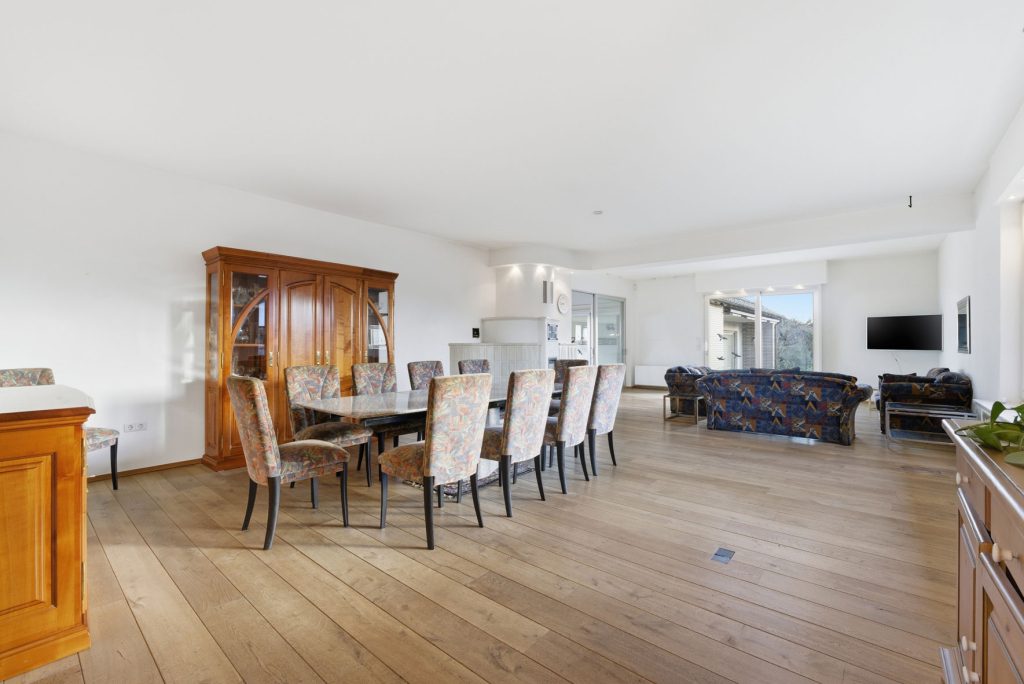Gütelhöfer Immobilien - Immobilienangebot - Rheinbach / Todenfeld - Alle - Exklusives Anwesen mit Innenpool und Weitblick über die Voreifel auf einem 1.786m² Traumgrundstück!