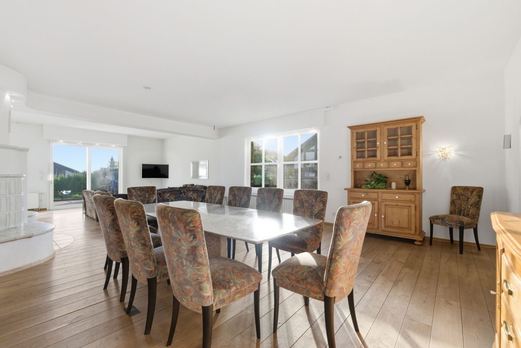 Gütelhöfer Immobilien - Immobilienangebot - Rheinbach / Todenfeld - Alle - Exklusives Anwesen mit Innenpool und Weitblick über die Voreifel auf einem 1.786m² Traumgrundstück!