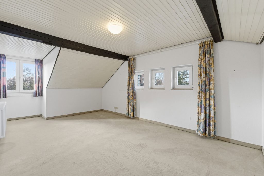 Gütelhöfer Immobilien - Immobilienangebot - Rheinbach / Todenfeld - Alle - Exklusives Anwesen mit Innenpool und Weitblick über die Voreifel auf einem 1.786m² Traumgrundstück!