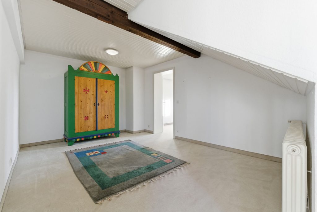 Gütelhöfer Immobilien - Immobilienangebot - Rheinbach / Todenfeld - Alle - Exklusives Anwesen mit Innenpool und Weitblick über die Voreifel auf einem 1.786m² Traumgrundstück!