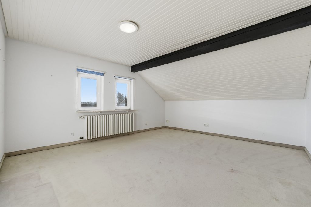 Gütelhöfer Immobilien - Immobilienangebot - Rheinbach / Todenfeld - Alle - Exklusives Anwesen mit Innenpool und Weitblick über die Voreifel auf einem 1.786m² Traumgrundstück!