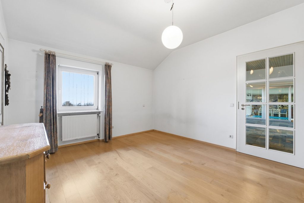 Gütelhöfer Immobilien - Immobilienangebot - Rheinbach / Todenfeld - Alle - Exklusives Anwesen mit Innenpool und Weitblick über die Voreifel auf einem 1.786m² Traumgrundstück!