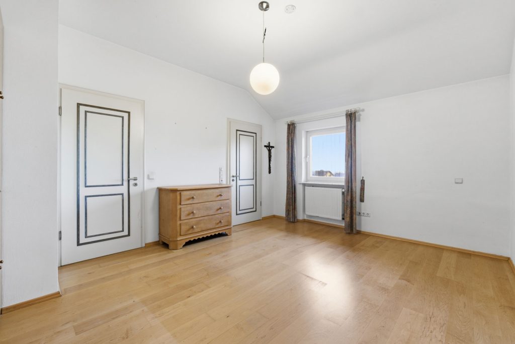 Gütelhöfer Immobilien - Immobilienangebot - Rheinbach / Todenfeld - Alle - Exklusives Anwesen mit Innenpool und Weitblick über die Voreifel auf einem 1.786m² Traumgrundstück!