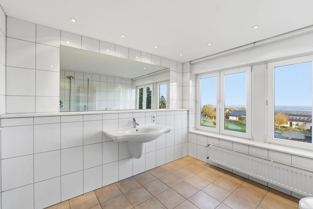 Gütelhöfer Immobilien - Immobilienangebot - Rheinbach / Todenfeld - Alle - Exklusives Anwesen mit Innenpool und Weitblick über die Voreifel auf einem 1.786m² Traumgrundstück!