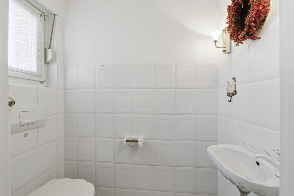 Gütelhöfer Immobilien - Immobilienangebot - Rheinbach / Todenfeld - Alle - Exklusives Anwesen mit Innenpool und Weitblick über die Voreifel auf einem 1.786m² Traumgrundstück!