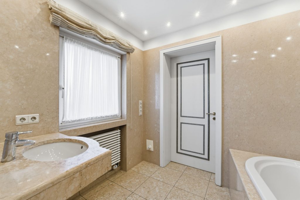 Gütelhöfer Immobilien - Immobilienangebot - Rheinbach / Todenfeld - Alle - Exklusives Anwesen mit Innenpool und Weitblick über die Voreifel auf einem 1.786m² Traumgrundstück!