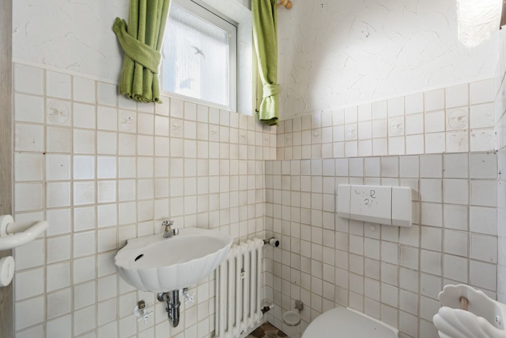 Gütelhöfer Immobilien - Immobilienangebot - Rheinbach / Todenfeld - Alle - Exklusives Anwesen mit Innenpool und Weitblick über die Voreifel auf einem 1.786m² Traumgrundstück!