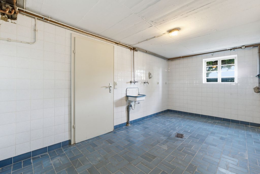 Gütelhöfer Immobilien - Immobilienangebot - Rheinbach / Todenfeld - Alle - Exklusives Anwesen mit Innenpool und Weitblick über die Voreifel auf einem 1.786m² Traumgrundstück!