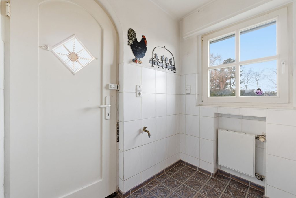 Gütelhöfer Immobilien - Immobilienangebot - Rheinbach / Todenfeld - Alle - Exklusives Anwesen mit Innenpool und Weitblick über die Voreifel auf einem 1.786m² Traumgrundstück!