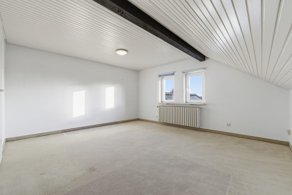 Gütelhöfer Immobilien - Immobilienangebot - Rheinbach / Todenfeld - Alle - Exklusives Anwesen mit Innenpool und Weitblick über die Voreifel auf einem 1.786m² Traumgrundstück!