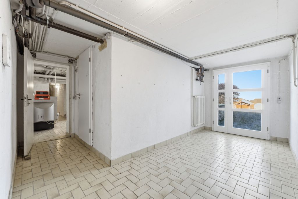 Gütelhöfer Immobilien - Immobilienangebot - Rheinbach / Todenfeld - Alle - Exklusives Anwesen mit Innenpool und Weitblick über die Voreifel auf einem 1.786m² Traumgrundstück!