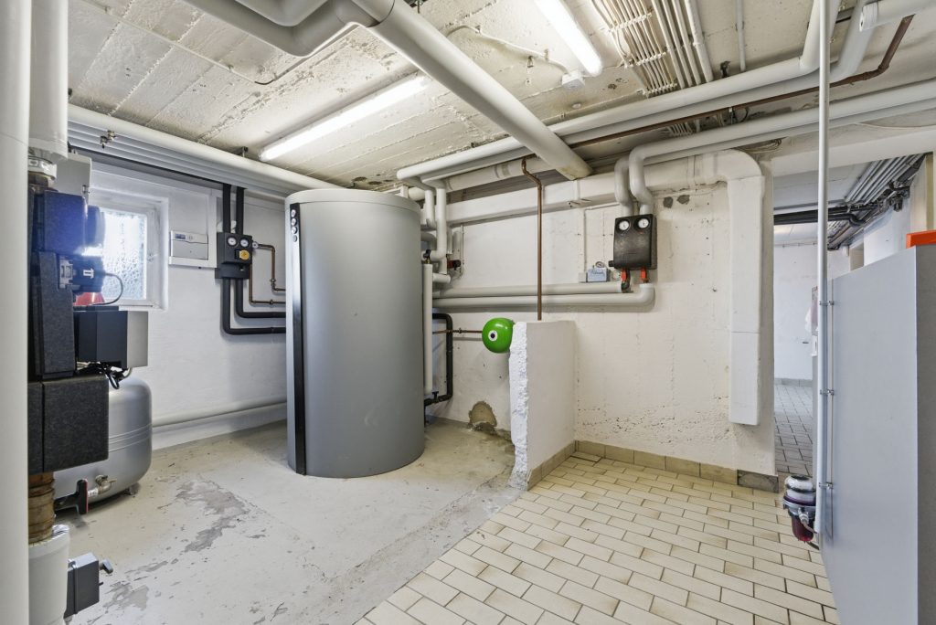 Gütelhöfer Immobilien - Immobilienangebot - Rheinbach / Todenfeld - Alle - Exklusives Anwesen mit Innenpool und Weitblick über die Voreifel auf einem 1.786m² Traumgrundstück!