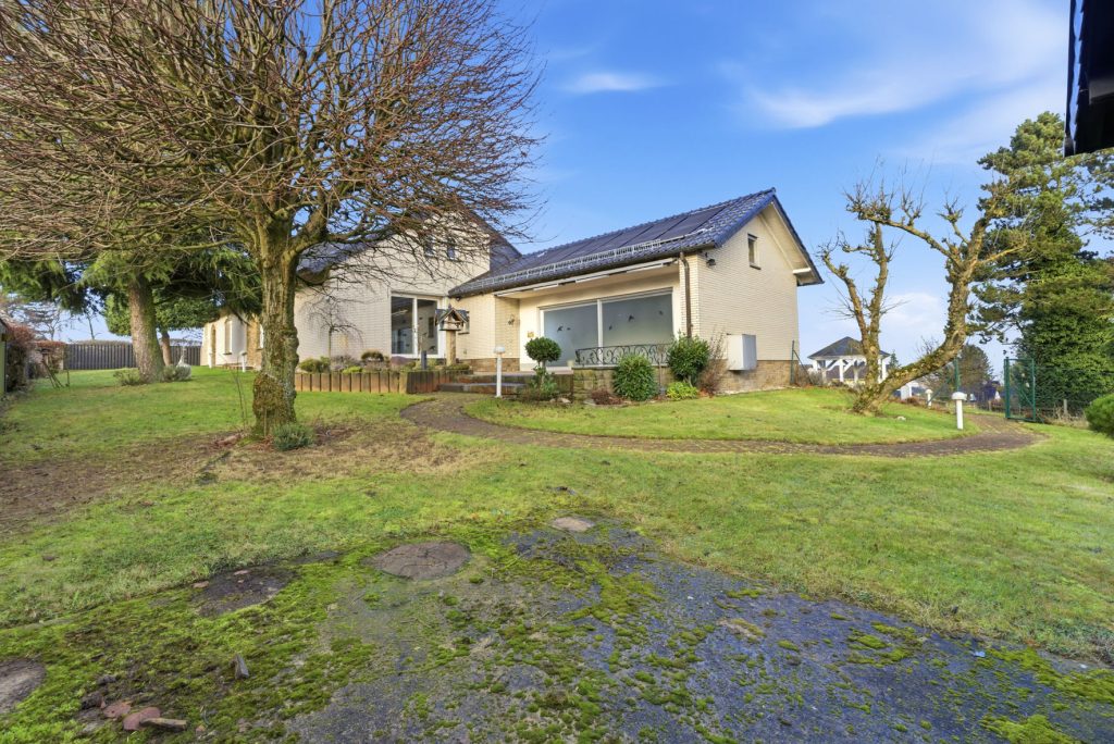 Gütelhöfer Immobilien - Immobilienangebot - Rheinbach / Todenfeld - Alle - Exklusives Anwesen mit Innenpool und Weitblick über die Voreifel auf einem 1.786m² Traumgrundstück!