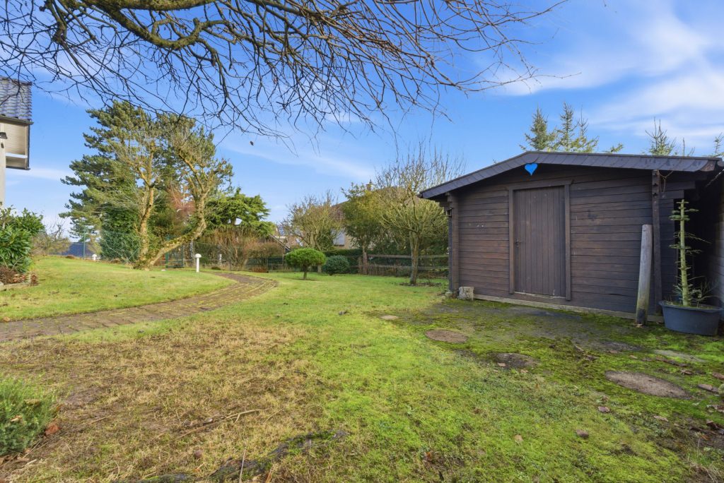 Gütelhöfer Immobilien - Immobilienangebot - Rheinbach / Todenfeld - Alle - Exklusives Anwesen mit Innenpool und Weitblick über die Voreifel auf einem 1.786m² Traumgrundstück!