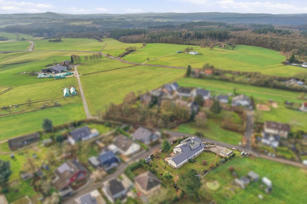 Gütelhöfer Immobilien - Immobilienangebot - Rheinbach / Todenfeld - Alle - Exklusives Anwesen mit Innenpool und Weitblick über die Voreifel auf einem 1.786m² Traumgrundstück!