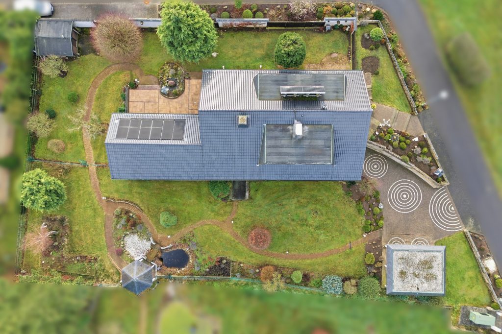 Gütelhöfer Immobilien - Immobilienangebot - Rheinbach / Todenfeld - Alle - Exklusives Anwesen mit Innenpool und Weitblick über die Voreifel auf einem 1.786m² Traumgrundstück!