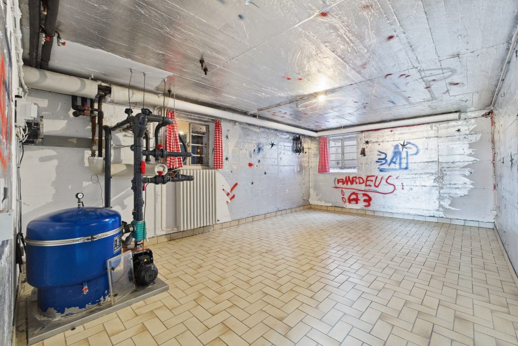 Gütelhöfer Immobilien - Immobilienangebot - Rheinbach / Todenfeld - Alle - Exklusives Anwesen mit Innenpool und Weitblick über die Voreifel auf einem 1.786m² Traumgrundstück!