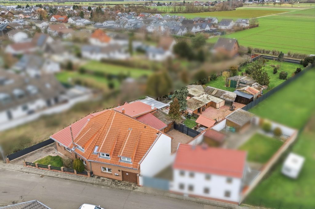 Gütelhöfer Immobilien - Immobilienangebot - Swisttal / Odendorf - Alle - Gebäudeensemble mit 3 Wohneinheiten und vielen Möglichkeiten auf 2.383 m² Grund in Odendorf