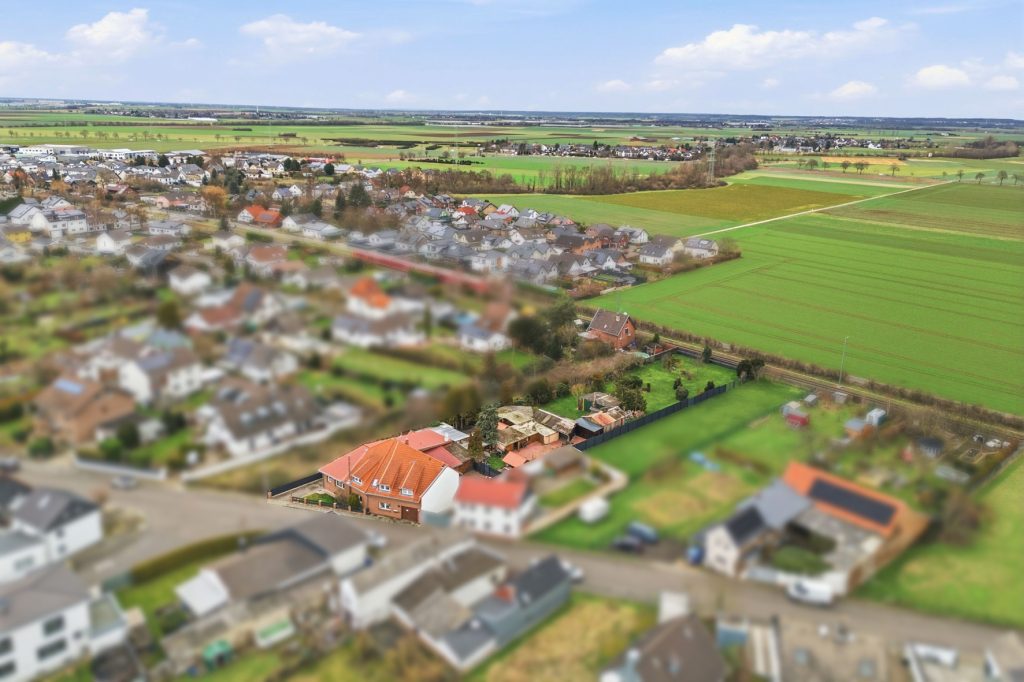 Gütelhöfer Immobilien - Immobilienangebot - Swisttal / Odendorf - Alle - Gebäudeensemble mit 3 Wohneinheiten und vielen Möglichkeiten auf 2.383 m² Grund in Odendorf