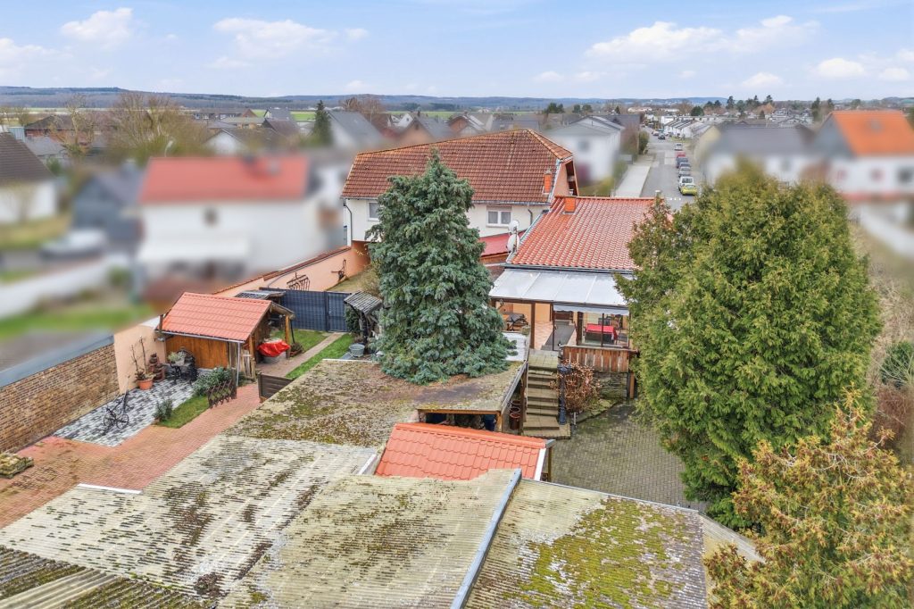 Gütelhöfer Immobilien - Immobilienangebot - Swisttal / Odendorf - Alle - Gebäudeensemble mit 3 Wohneinheiten und vielen Möglichkeiten auf 2.383 m² Grund in Odendorf