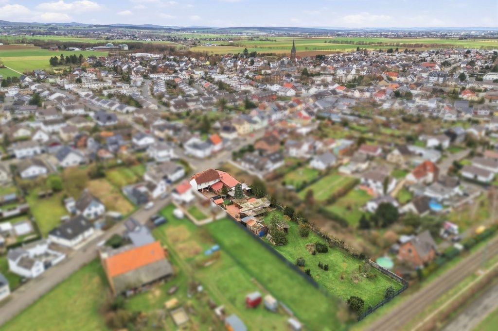 Gütelhöfer Immobilien - Immobilienangebot - Swisttal / Odendorf - Alle - Gebäudeensemble mit 3 Wohneinheiten und vielen Möglichkeiten auf 2.383 m² Grund in Odendorf