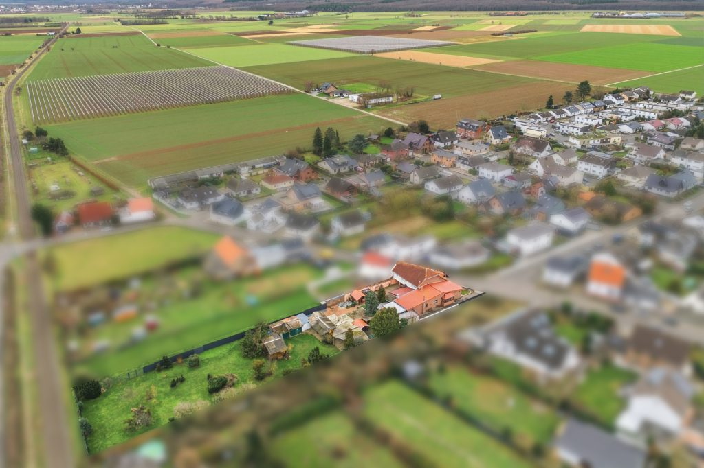 Gütelhöfer Immobilien - Immobilienangebot - Swisttal / Odendorf - Alle - Gebäudeensemble mit 3 Wohneinheiten und vielen Möglichkeiten auf 2.383 m² Grund in Odendorf
