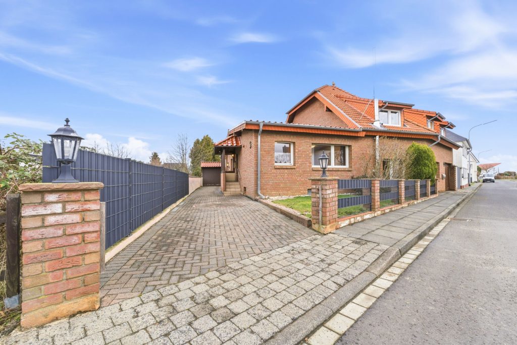 Gütelhöfer Immobilien - Immobilienangebot - Swisttal / Odendorf - Alle - Gebäudeensemble mit 3 Wohneinheiten und vielen Möglichkeiten auf 2.383 m² Grund in Odendorf