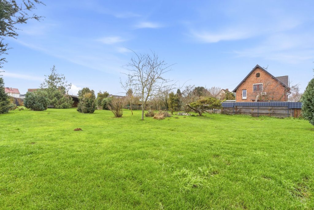 Gütelhöfer Immobilien - Immobilienangebot - Swisttal / Odendorf - Alle - Gebäudeensemble mit 3 Wohneinheiten und vielen Möglichkeiten auf 2.383 m² Grund in Odendorf