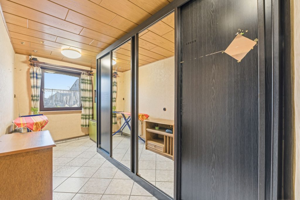 Gütelhöfer Immobilien - Immobilienangebot - Swisttal / Odendorf - Alle - Gebäudeensemble mit 3 Wohneinheiten und vielen Möglichkeiten auf 2.383 m² Grund in Odendorf