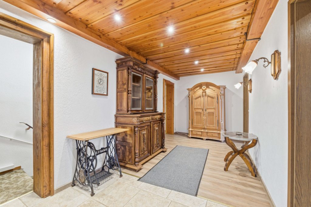 Gütelhöfer Immobilien - Immobilienangebot - Swisttal / Odendorf - Alle - Gebäudeensemble mit 3 Wohneinheiten und vielen Möglichkeiten auf 2.383 m² Grund in Odendorf