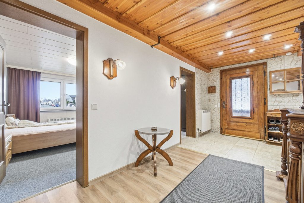 Gütelhöfer Immobilien - Immobilienangebot - Swisttal / Odendorf - Alle - Gebäudeensemble mit 3 Wohneinheiten und vielen Möglichkeiten auf 2.383 m² Grund in Odendorf