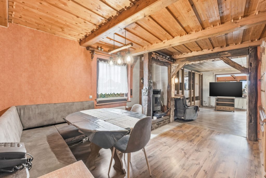 Gütelhöfer Immobilien - Immobilienangebot - Swisttal / Odendorf - Alle - Gebäudeensemble mit 3 Wohneinheiten und vielen Möglichkeiten auf 2.383 m² Grund in Odendorf