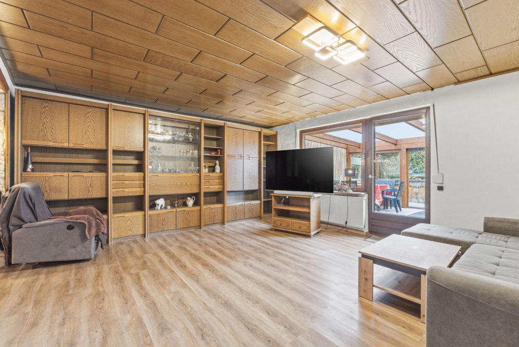Gütelhöfer Immobilien - Immobilienangebot - Swisttal / Odendorf - Alle - Gebäudeensemble mit 3 Wohneinheiten und vielen Möglichkeiten auf 2.383 m² Grund in Odendorf