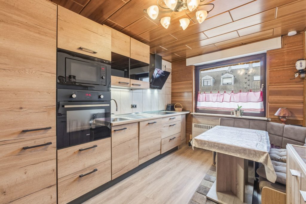 Gütelhöfer Immobilien - Immobilienangebot - Swisttal / Odendorf - Alle - Gebäudeensemble mit 3 Wohneinheiten und vielen Möglichkeiten auf 2.383 m² Grund in Odendorf