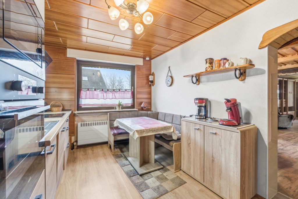 Gütelhöfer Immobilien - Immobilienangebot - Swisttal / Odendorf - Alle - Gebäudeensemble mit 3 Wohneinheiten und vielen Möglichkeiten auf 2.383 m² Grund in Odendorf