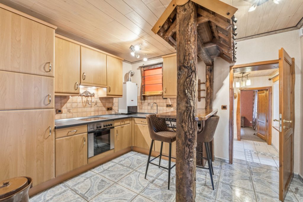 Gütelhöfer Immobilien - Immobilienangebot - Swisttal / Odendorf - Alle - Gebäudeensemble mit 3 Wohneinheiten und vielen Möglichkeiten auf 2.383 m² Grund in Odendorf