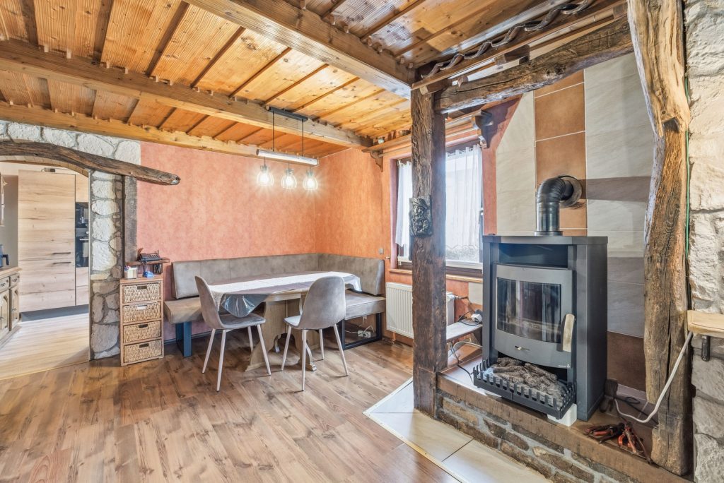 Gütelhöfer Immobilien - Immobilienangebot - Swisttal / Odendorf - Alle - Gebäudeensemble mit 3 Wohneinheiten und vielen Möglichkeiten auf 2.383 m² Grund in Odendorf