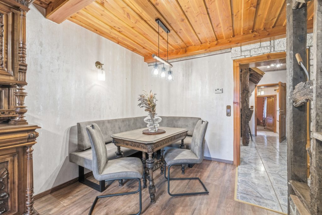 Gütelhöfer Immobilien - Immobilienangebot - Swisttal / Odendorf - Alle - Gebäudeensemble mit 3 Wohneinheiten und vielen Möglichkeiten auf 2.383 m² Grund in Odendorf