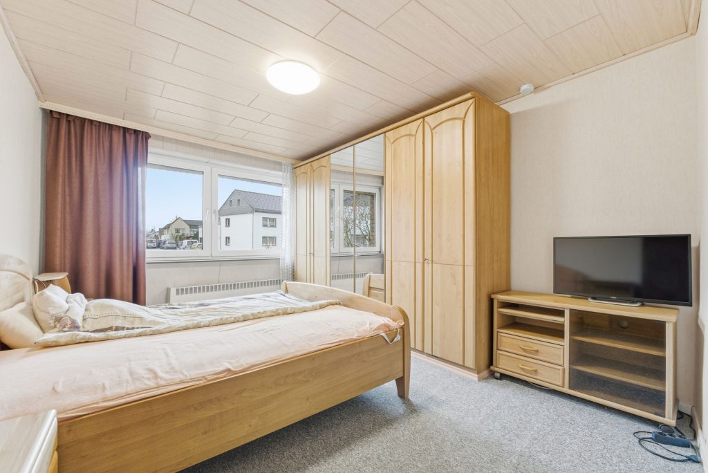 Gütelhöfer Immobilien - Immobilienangebot - Swisttal / Odendorf - Alle - Gebäudeensemble mit 3 Wohneinheiten und vielen Möglichkeiten auf 2.383 m² Grund in Odendorf