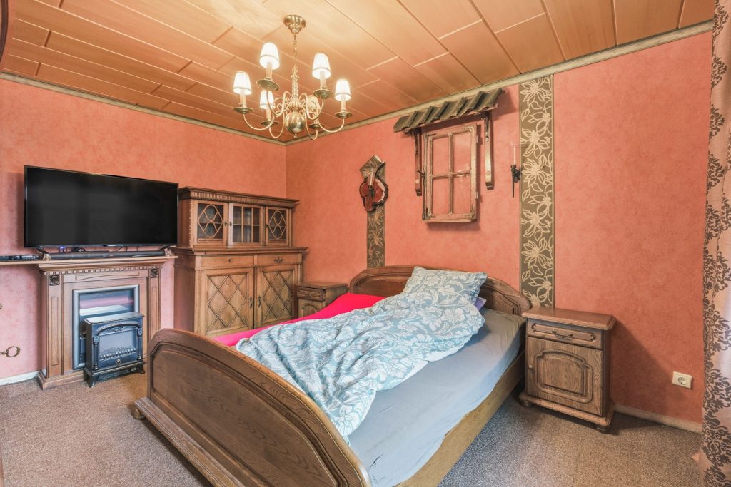 Gütelhöfer Immobilien - Immobilienangebot - Swisttal / Odendorf - Alle - Gebäudeensemble mit 3 Wohneinheiten und vielen Möglichkeiten auf 2.383 m² Grund in Odendorf