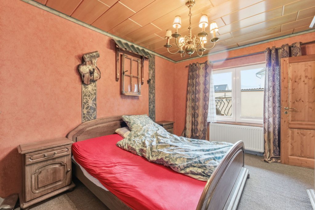 Gütelhöfer Immobilien - Immobilienangebot - Swisttal / Odendorf - Alle - Gebäudeensemble mit 3 Wohneinheiten und vielen Möglichkeiten auf 2.383 m² Grund in Odendorf