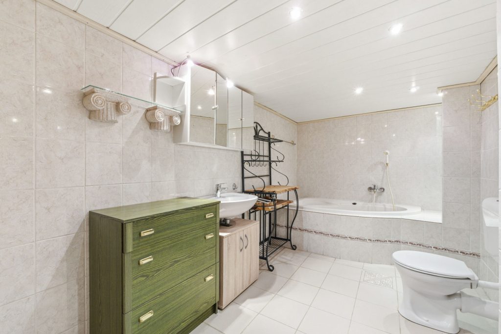 Gütelhöfer Immobilien - Immobilienangebot - Swisttal / Odendorf - Alle - Gebäudeensemble mit 3 Wohneinheiten und vielen Möglichkeiten auf 2.383 m² Grund in Odendorf
